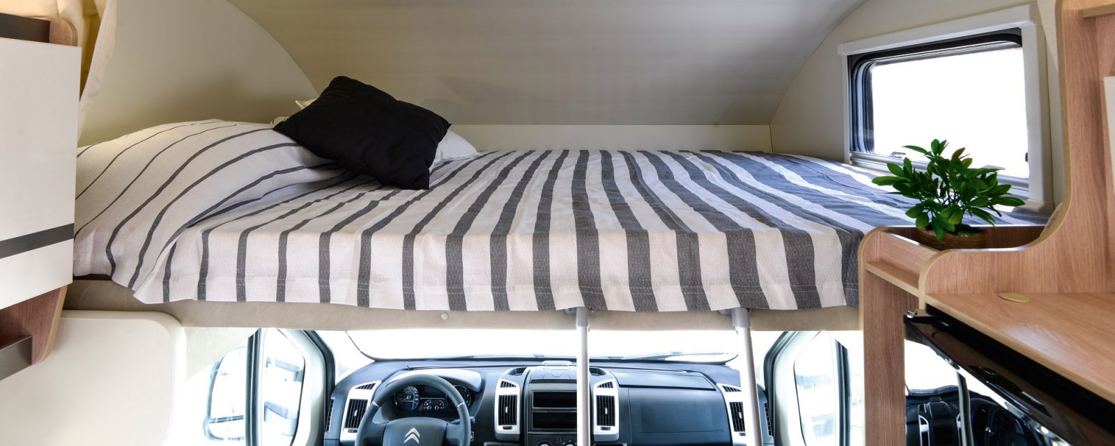 602-camper-interior-440-2.jpg