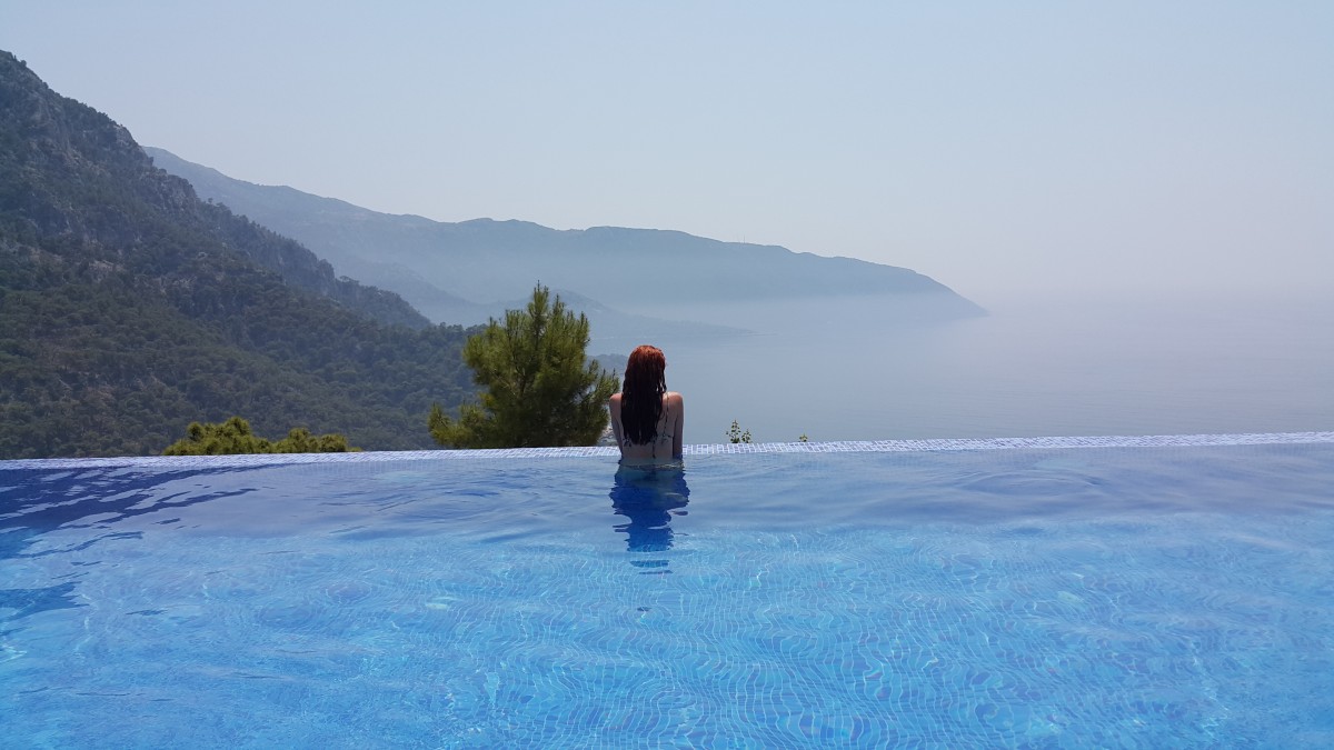 r3-paradiseendlesspoolbluepoolswimmingholidayrelaxsummer-1069951.jpg