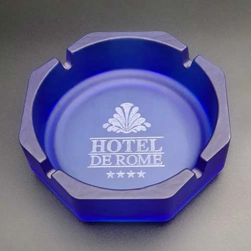 Стъклен пепелник с лазерно гравирано лого