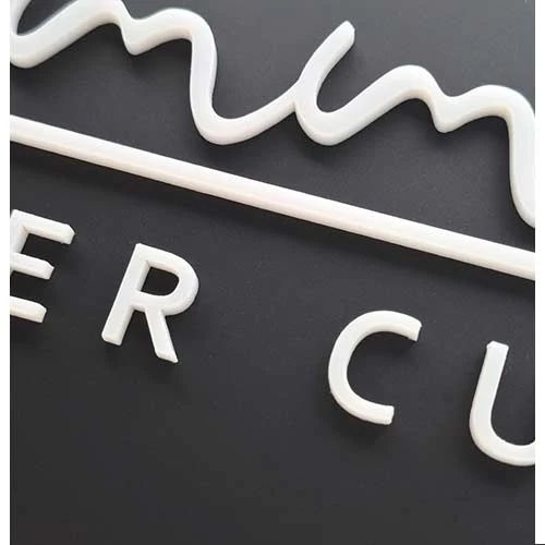 Фирмена табела с обемни букви и лого