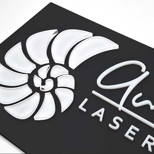 Фирмена табела с обемни букви и лого