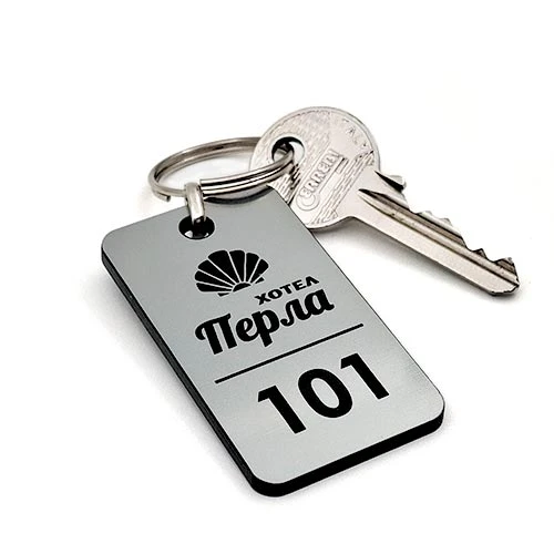 Елегантен акрилен ключодържател с лого и номер на стая