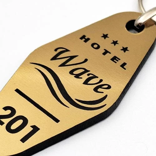 Елегантен акрилен ключодържател с лого и номер на стая