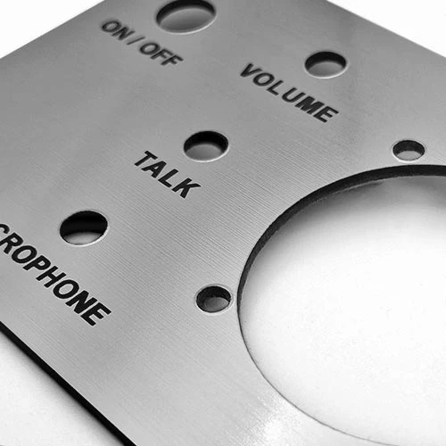 Гравиран лицев панел с технологични отвори за машини и апаратура