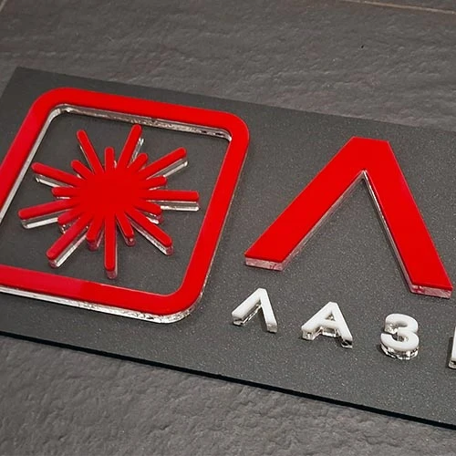 Фирмена табела с обемни букви и лого