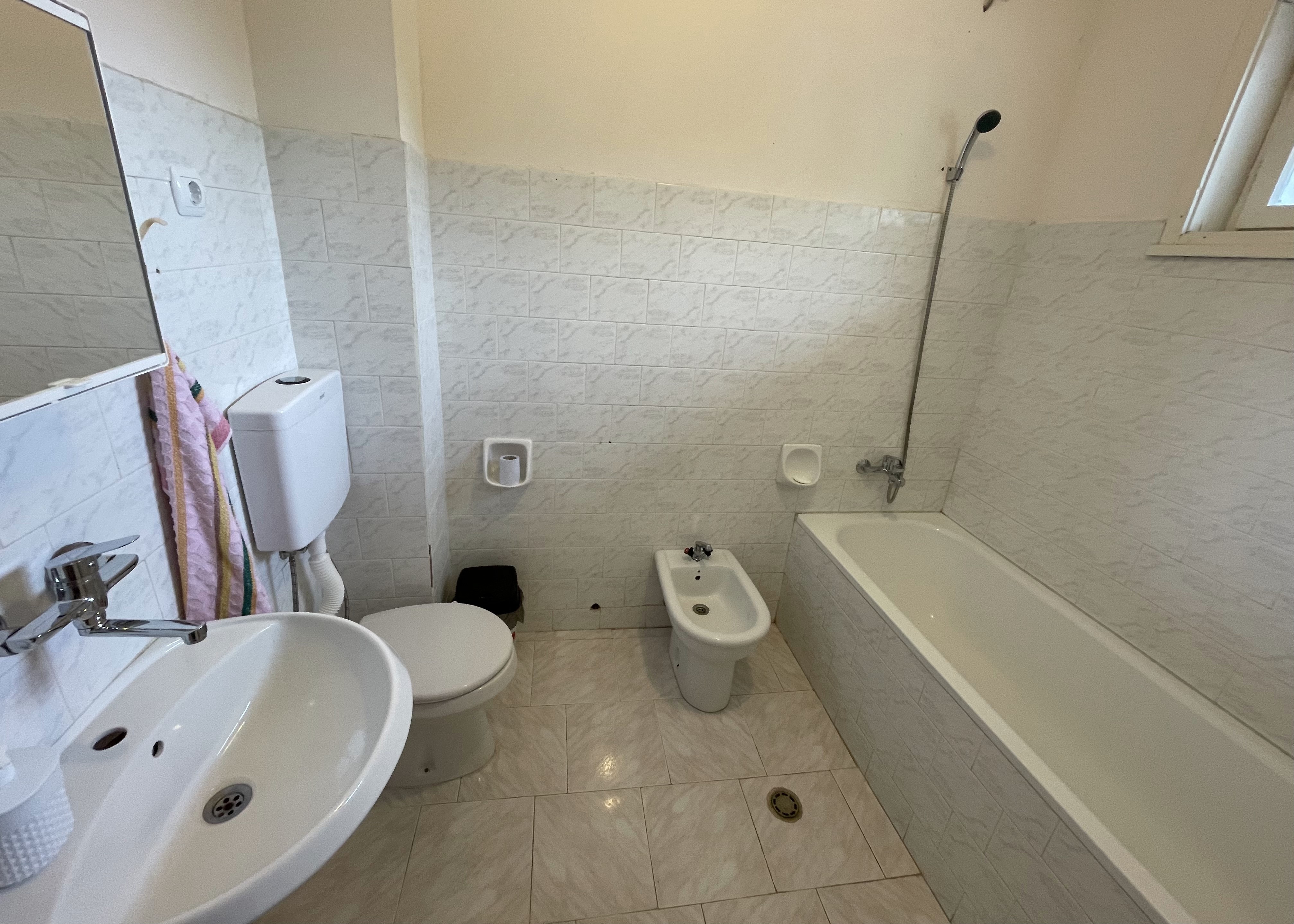 Баня с WC към спалня №5 на ет.1 225-img2410.jpg