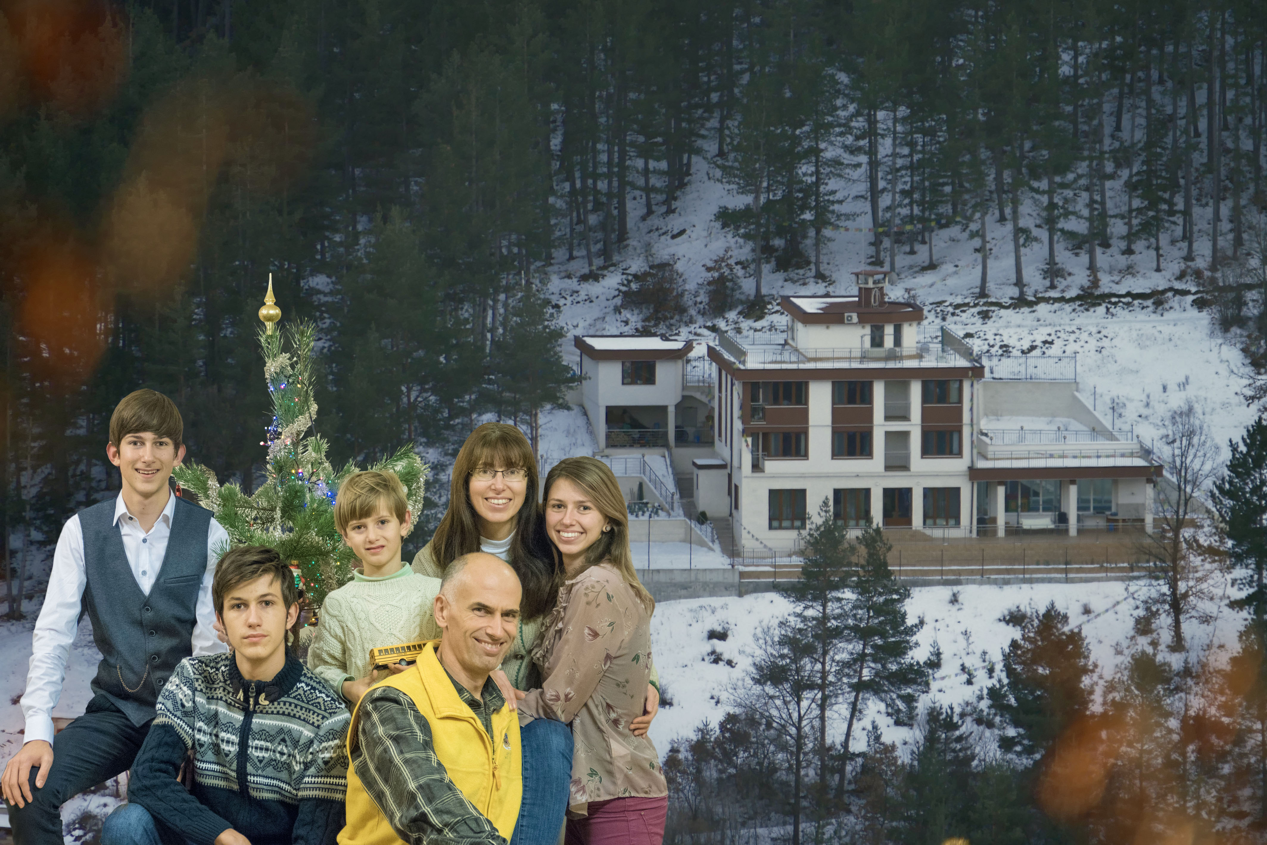 311-christmas-family-photo.jpg