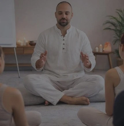 Мартин Марсел по време на енергийна работа и духовно обучение