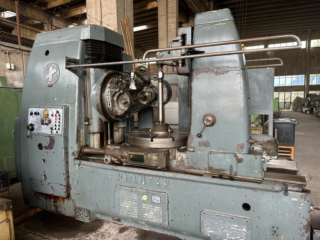 Gear hobbing machine PFAUTER P1250