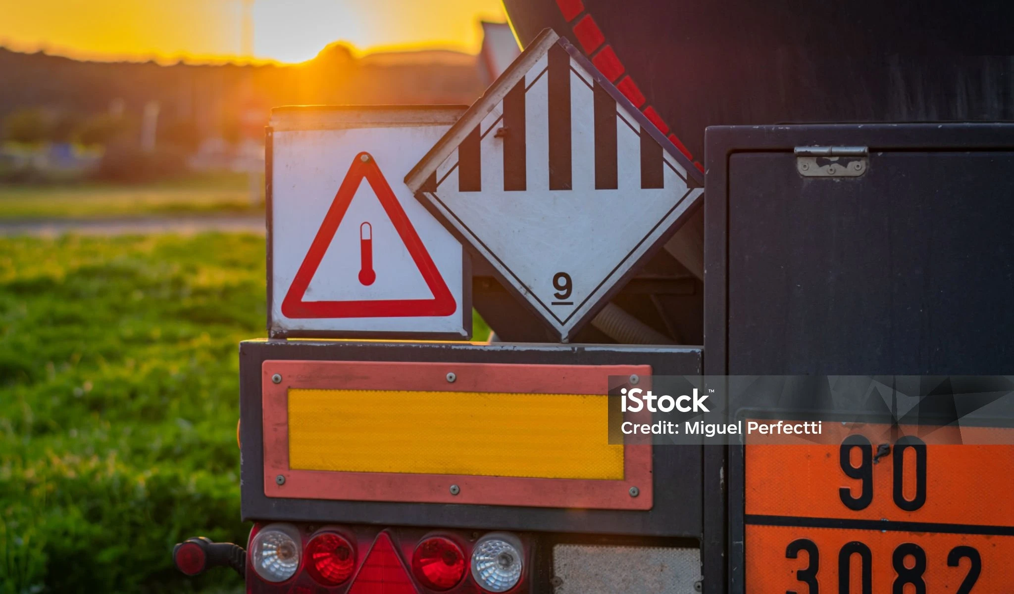 08120481201357-istockphoto-1299575140-2048x2048-17582628443189.jpg