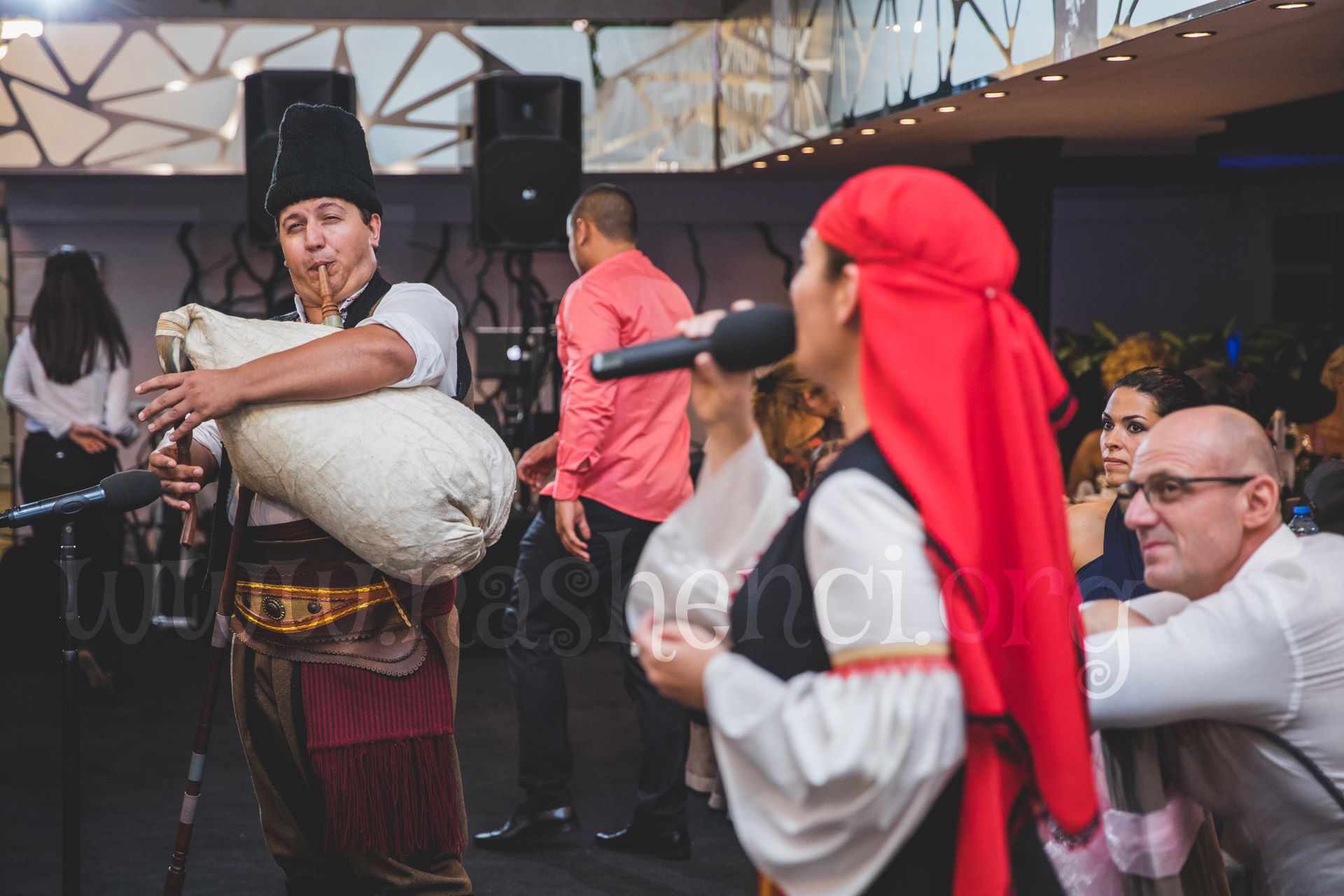 Магията на родопите, гайди и тъпани