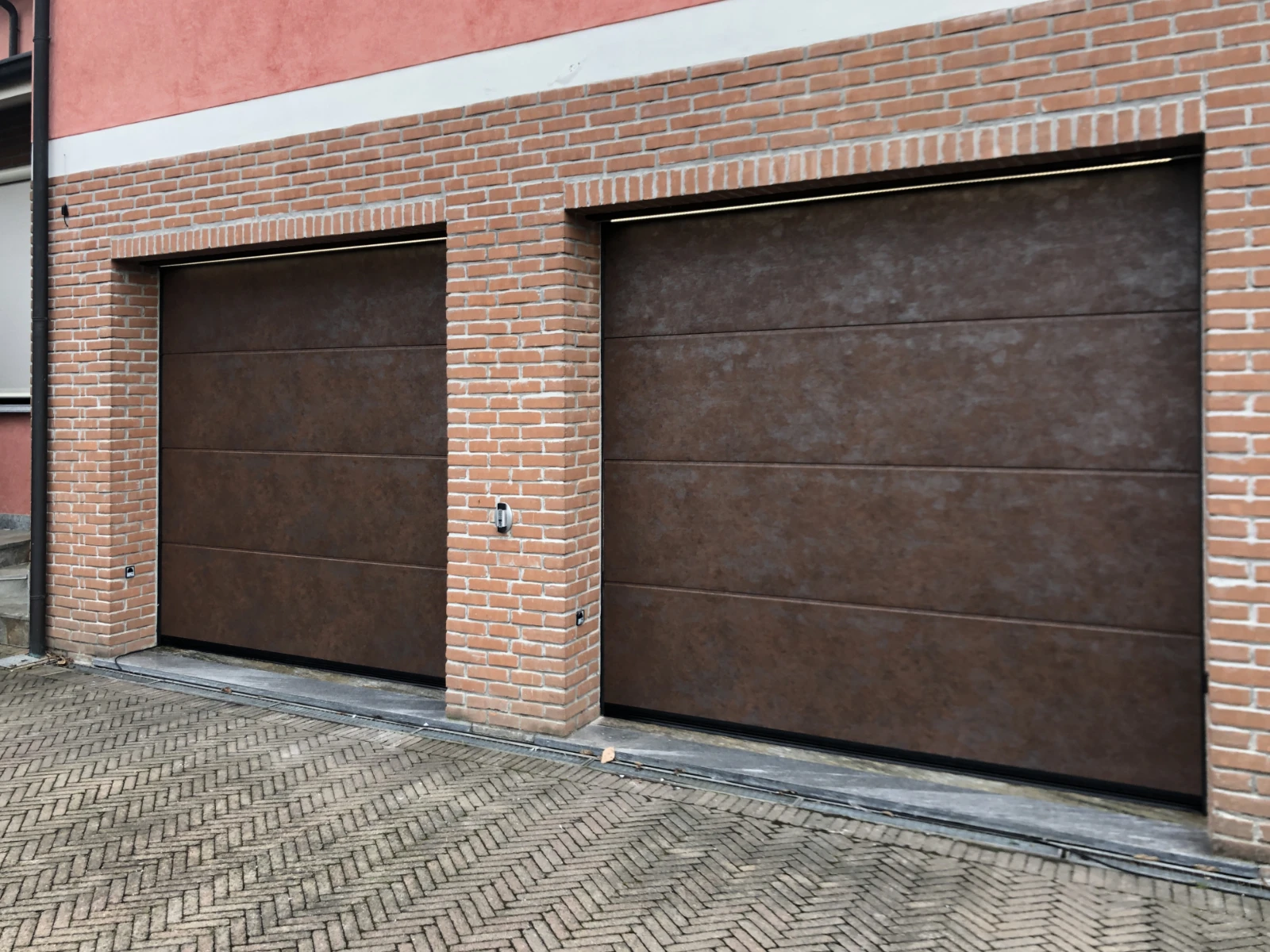 221-portone-sezionale-da-garage-cupis---simil-legno-rusty-02-17676891614998.jpg