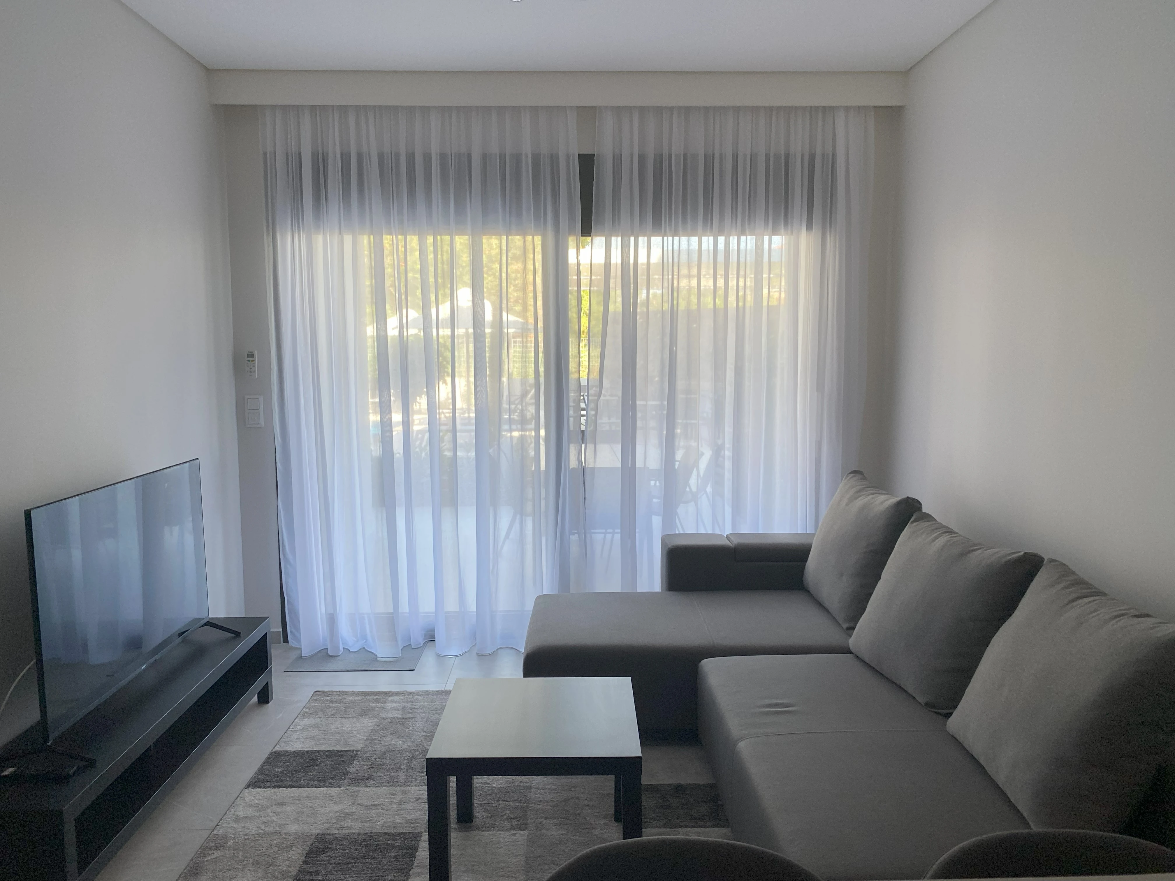939-living2-170506178438.jpg