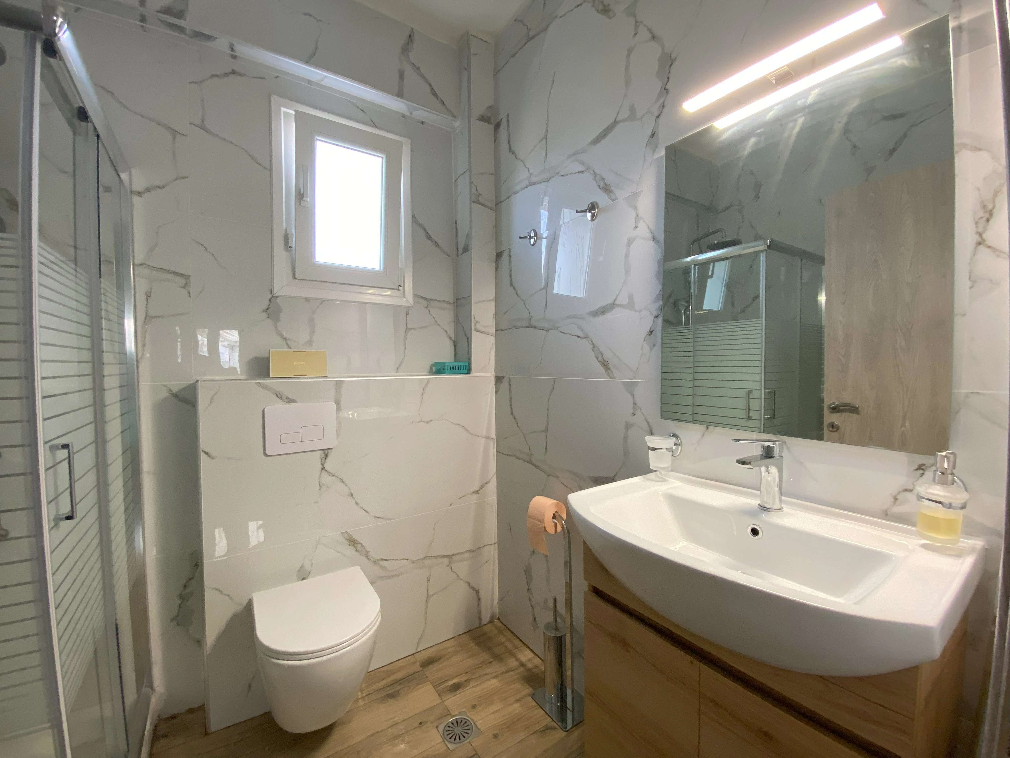 980-7bathroom1-17176638291237.jpg