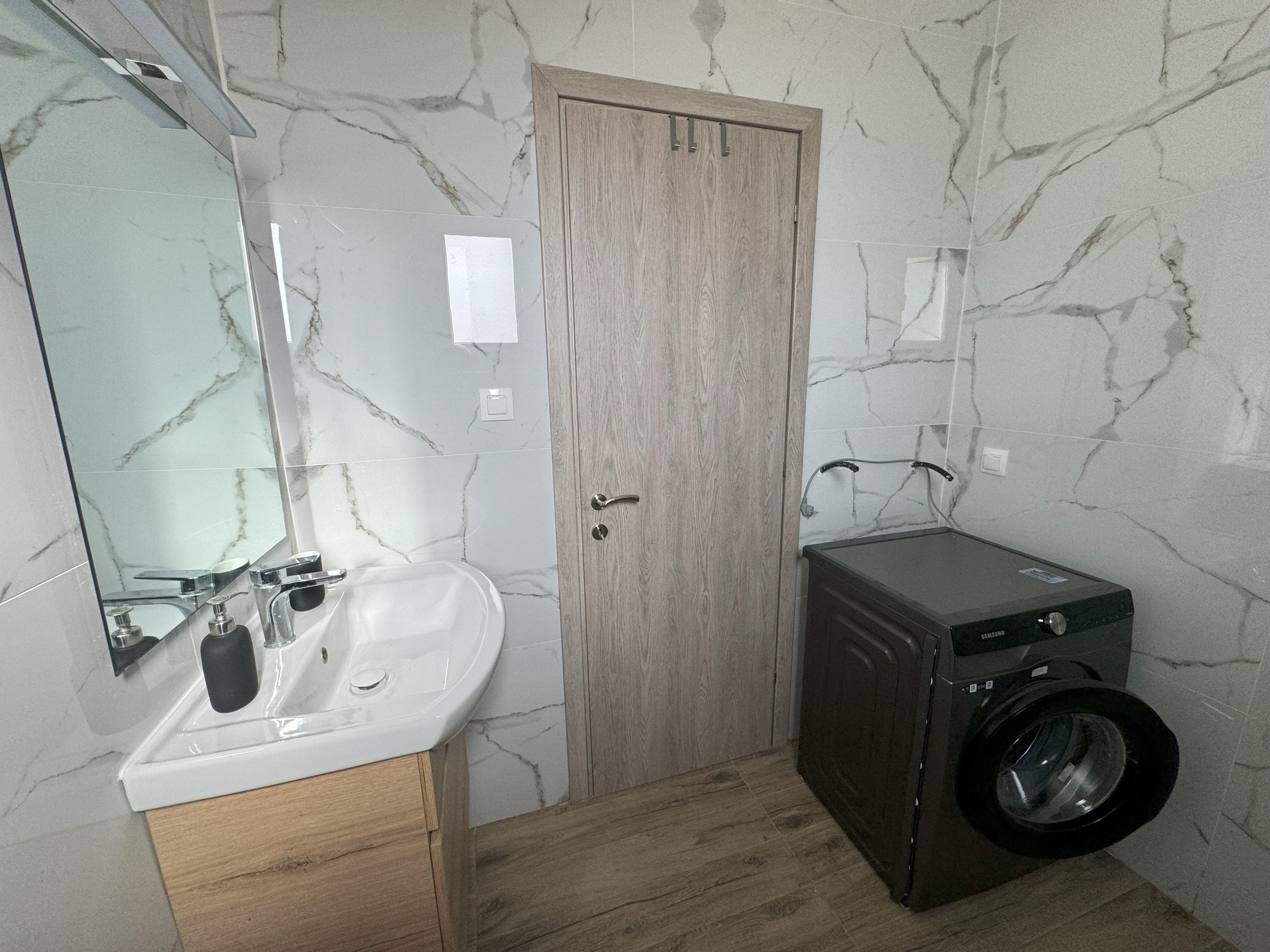 984-bathroom2-17175836069994.jpg