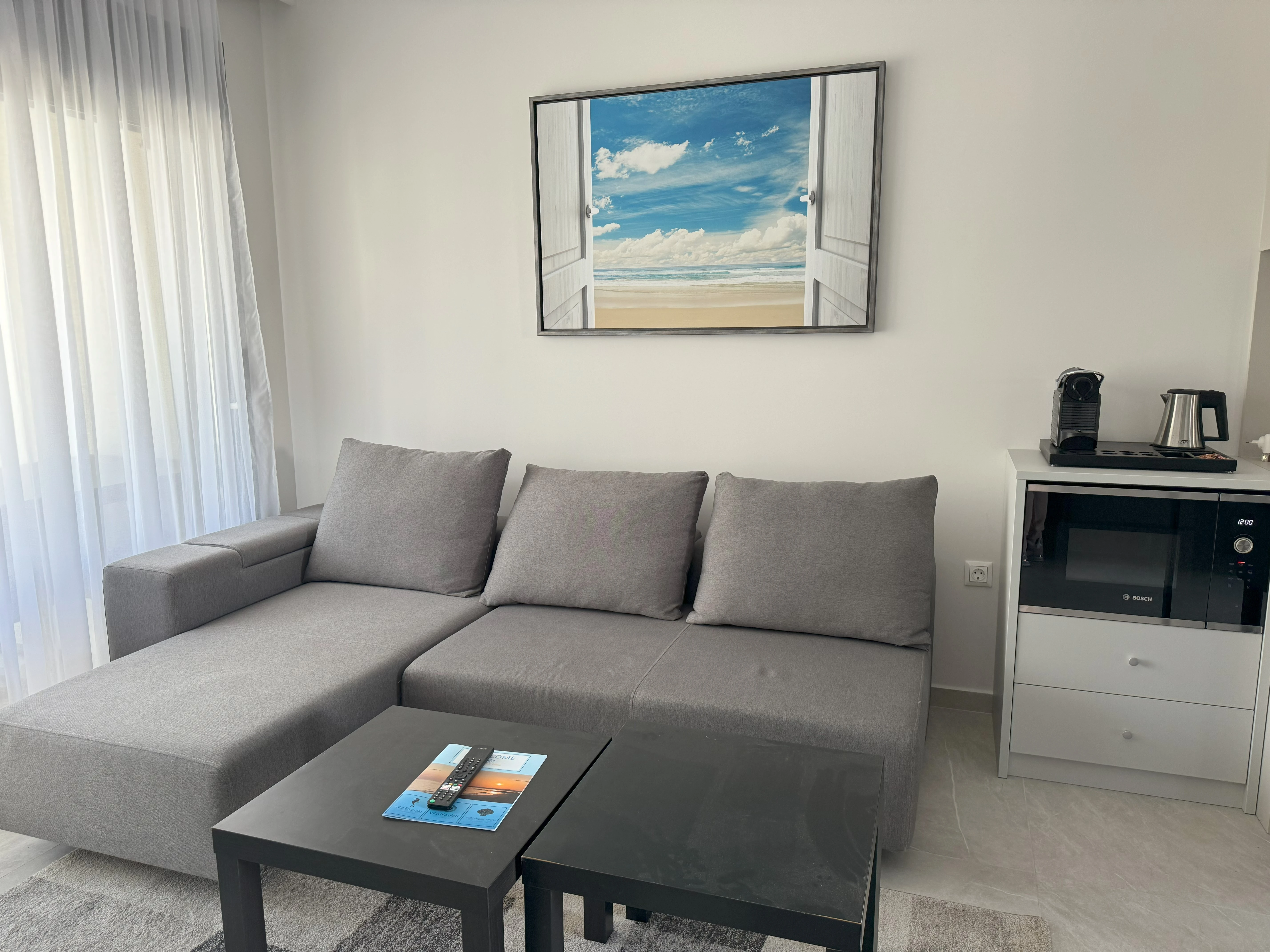 988-living-room1-17176642549258.jpg