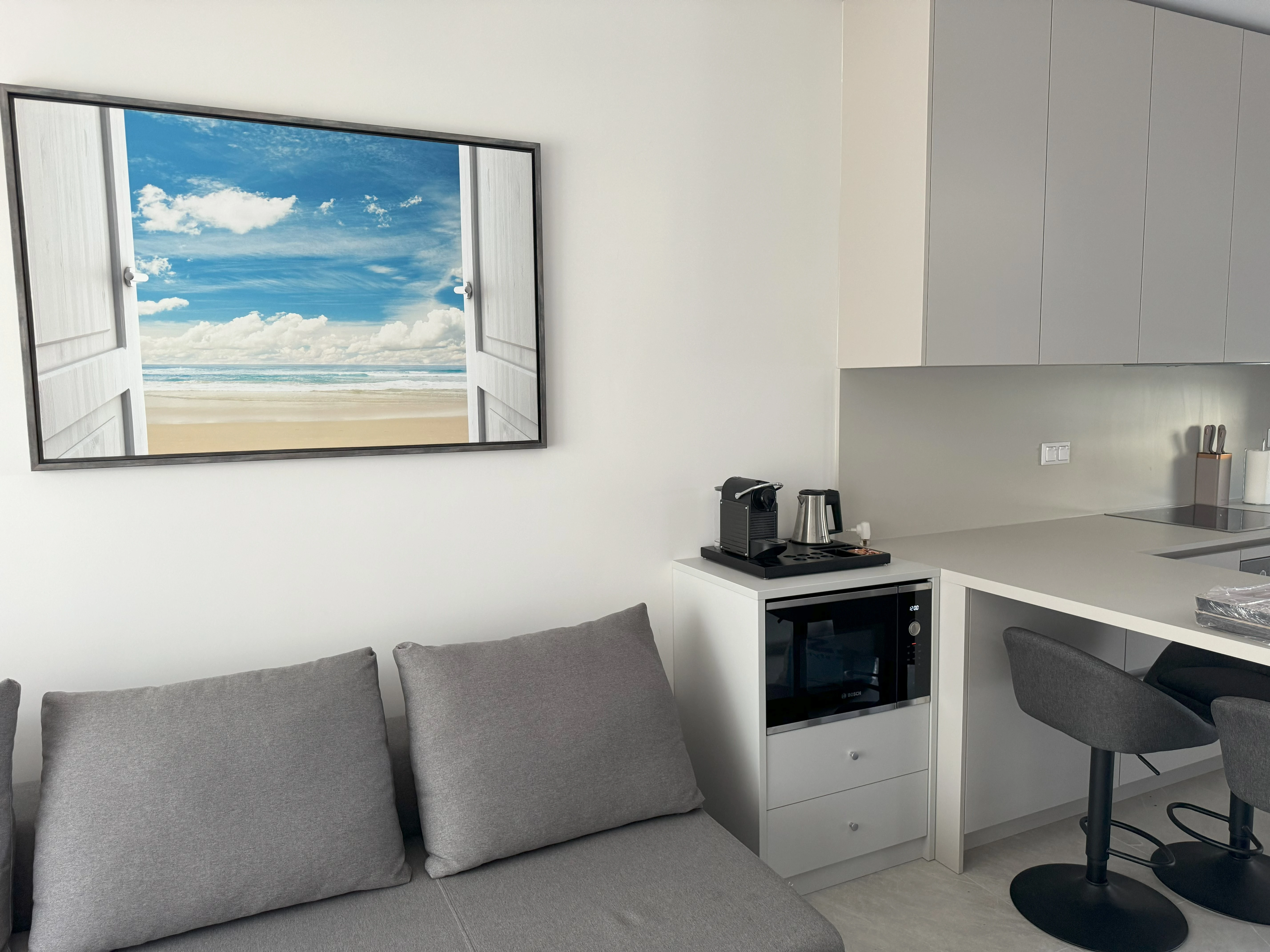 988-living-room2-17176642548.jpg