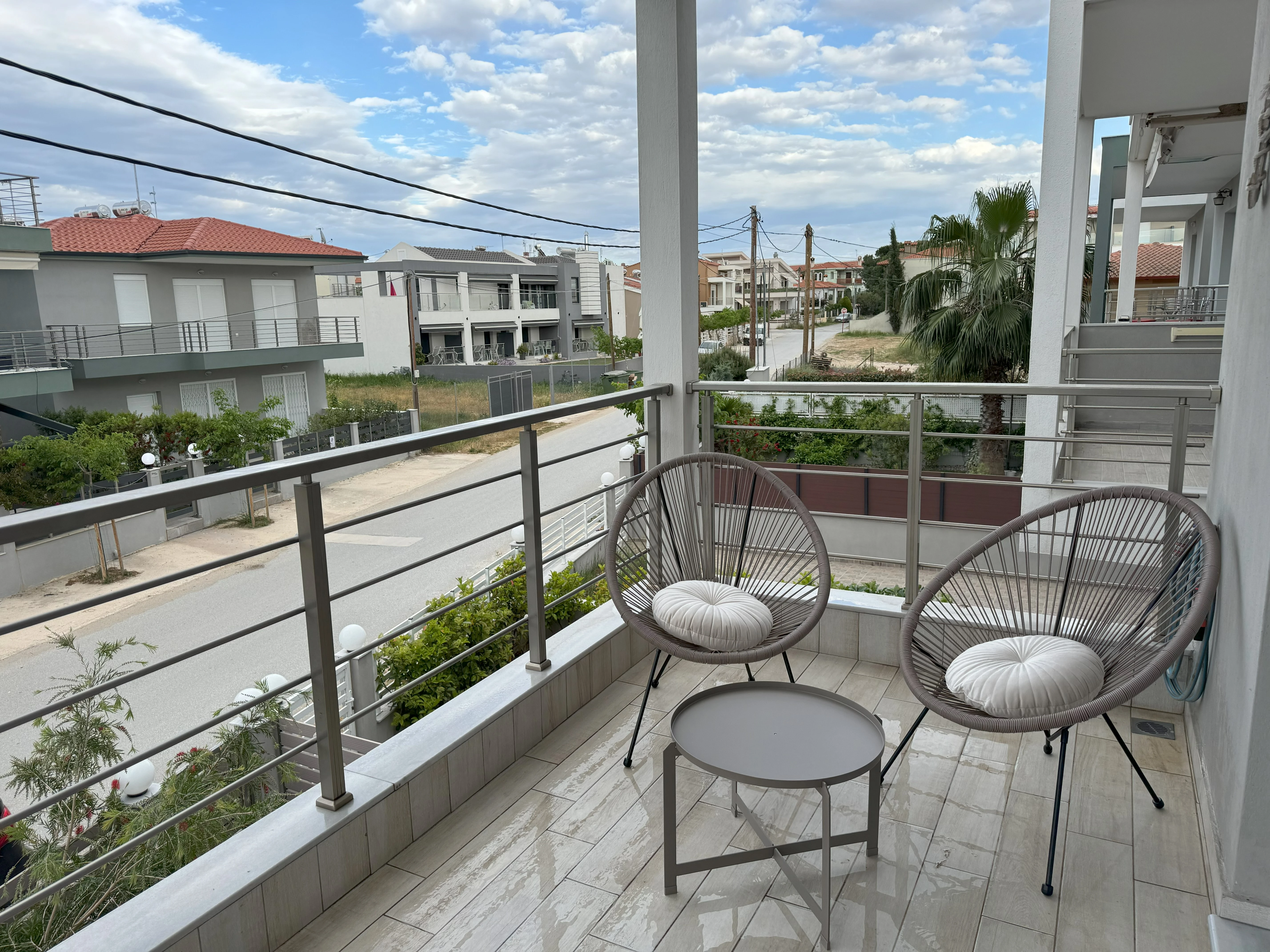 996-balcony1-17176682052403.jpg
