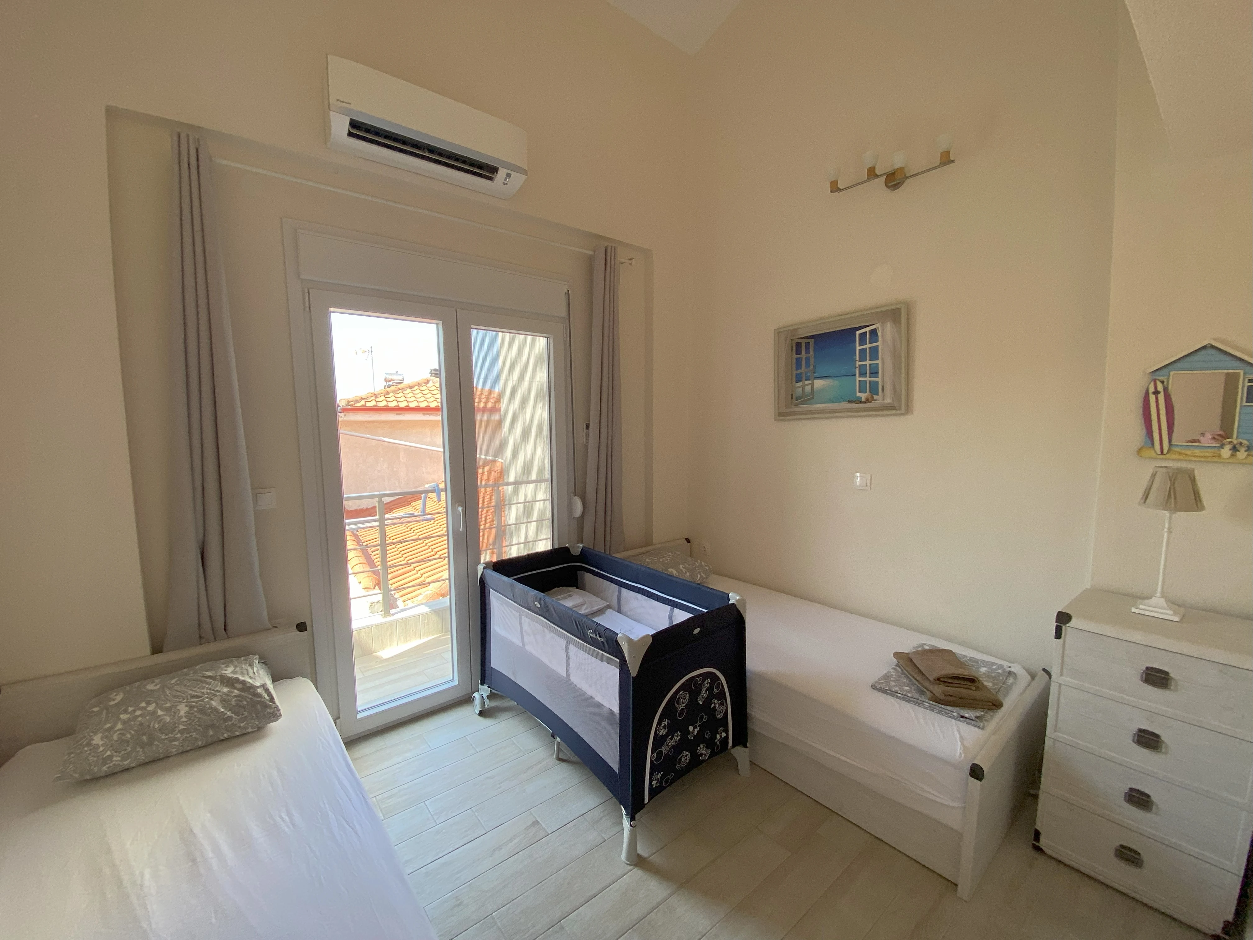 996-bedroom2-17176682046532.jpg