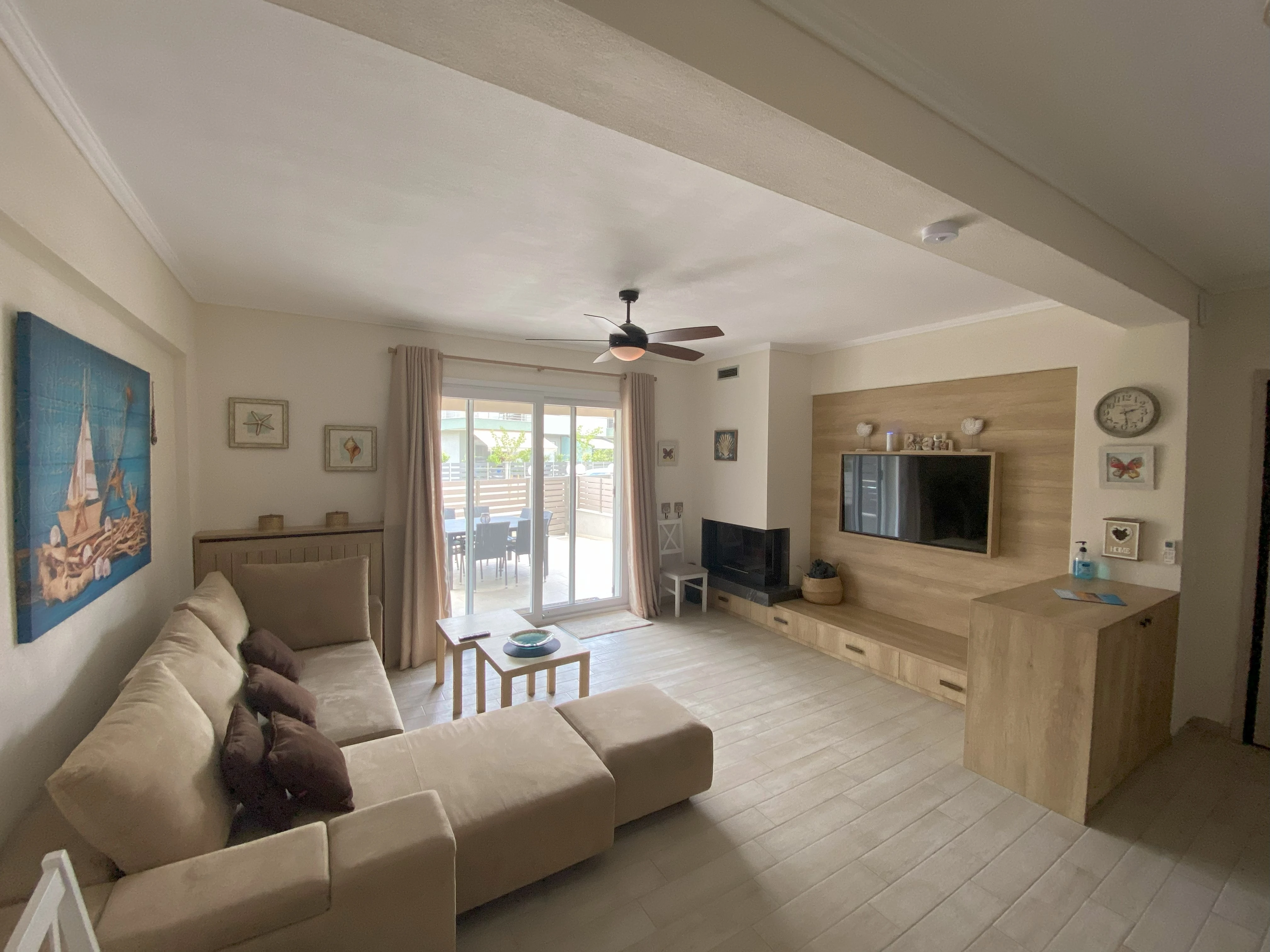 996-living-room1-17176682396384.jpg