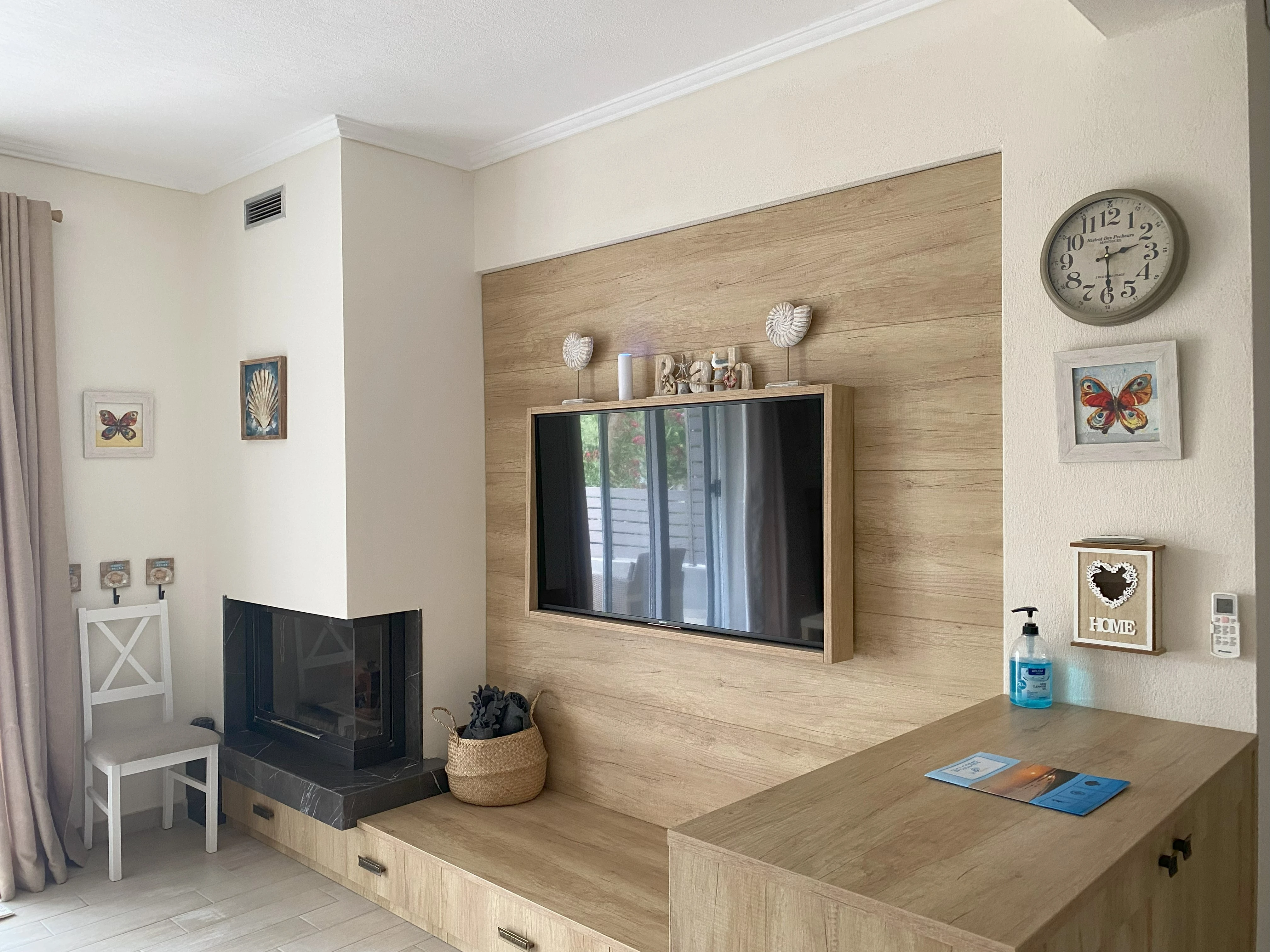 996-living-room3-17176682396598.jpg