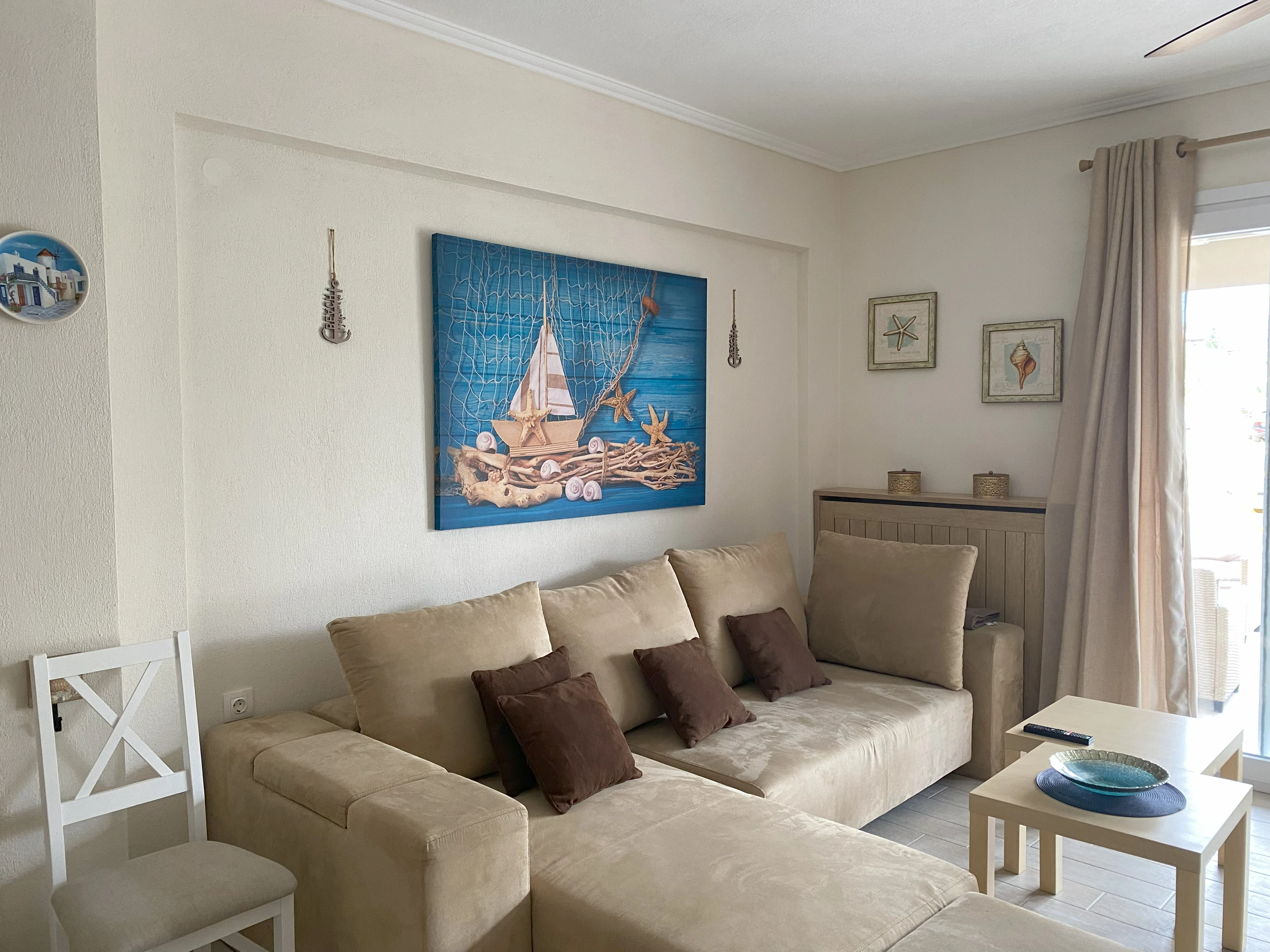 996-living-room4-17176682396733.jpg