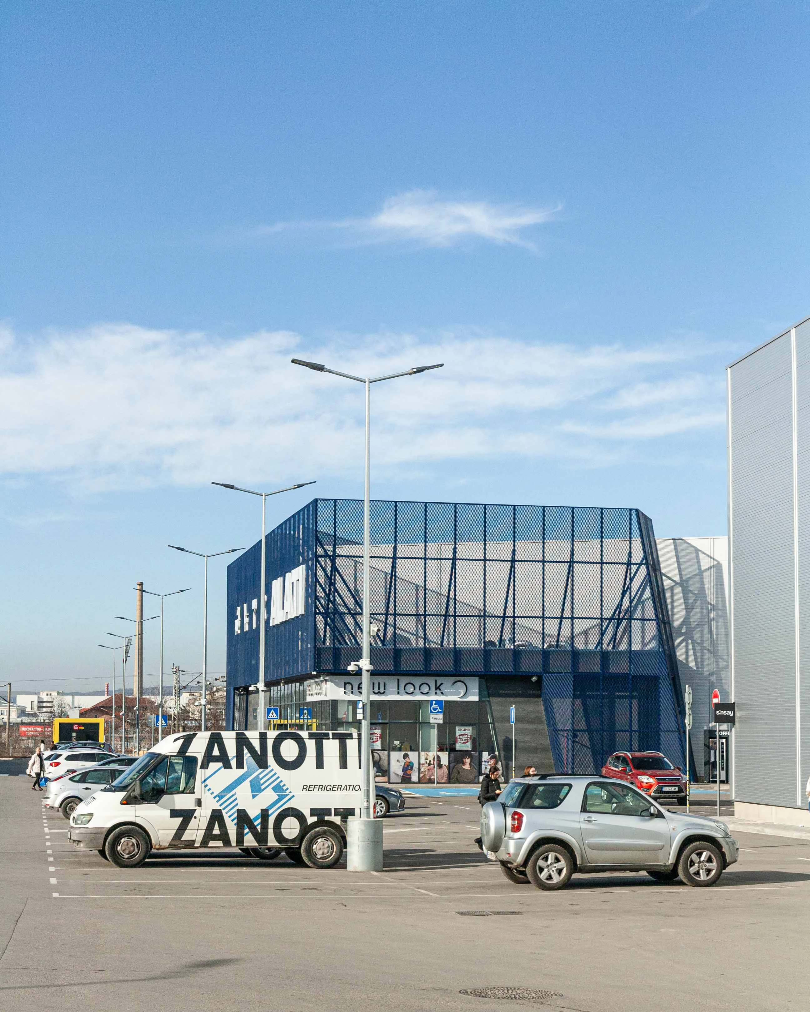 509-retail-park-alati-pleven-architecture-13-17393559528369.jpg