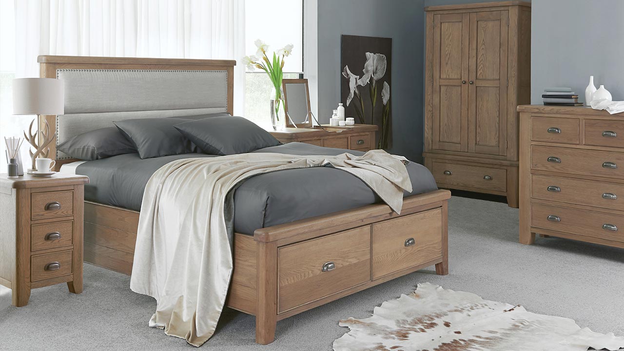 Стилни и Изискани 001280720237-oak-bedroom.jpg