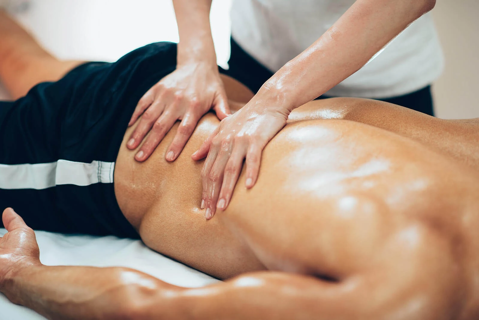 0015981068364-sports-massage-guide-techniques-benefits-and-tips-for-athletes-and-non-athletes--17680610353462.jpeg