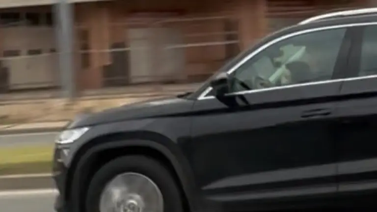 Дете зад волана на дипломатическа кола минава на червено през кръстовища в София
