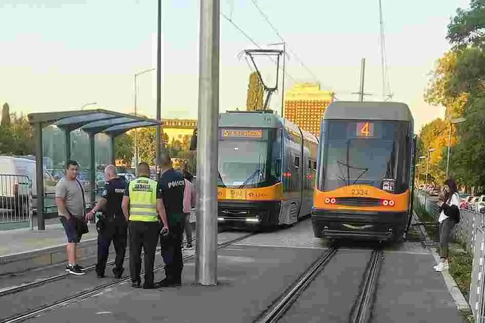 Напомняне: Трамваите винаги имат предимство!  Само за часове двама пострадаха при инциденти с трамваи в столицата.