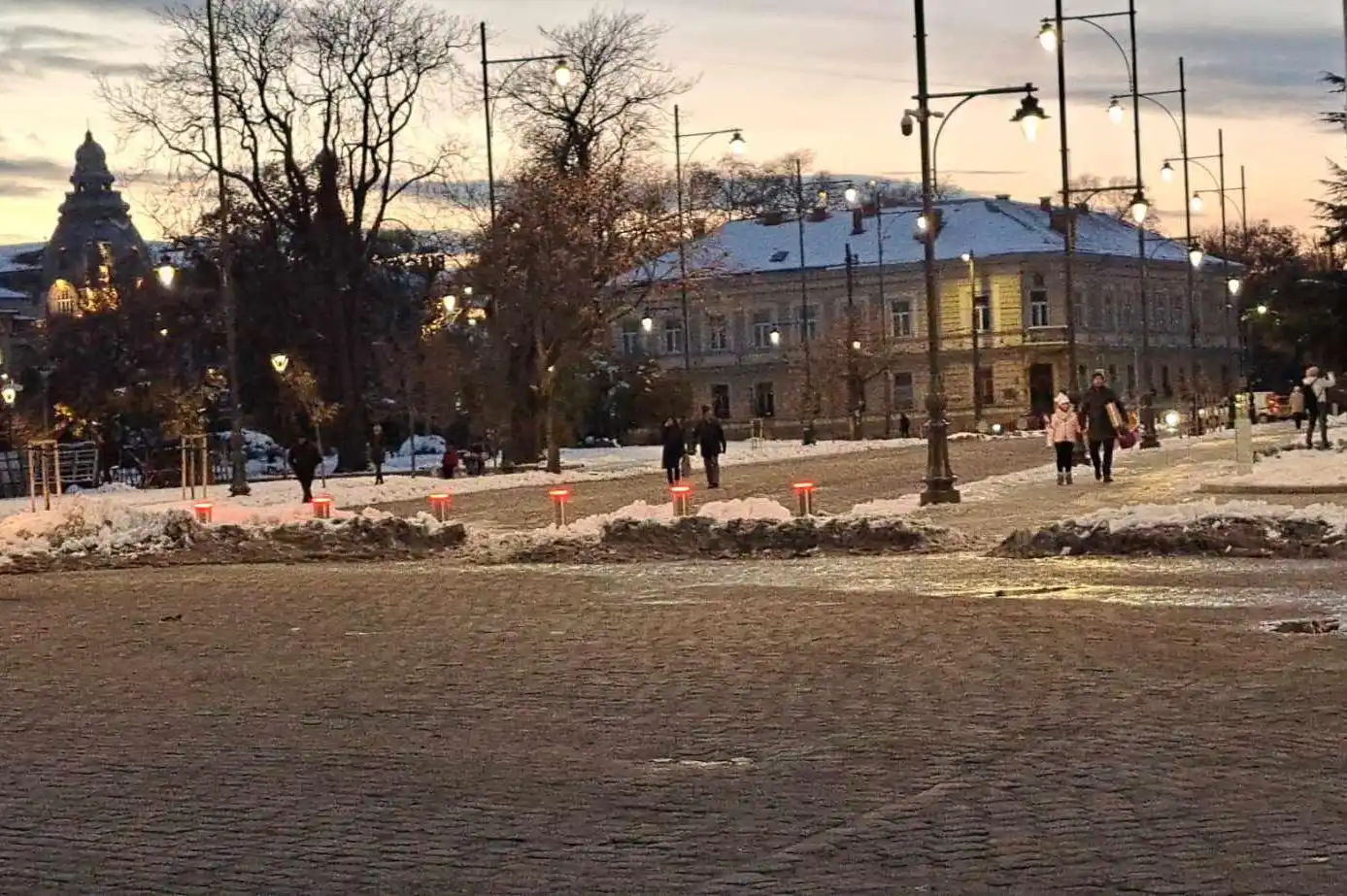 Монтираха стопери край "Александър Невски", зоната става пешеходна, край на коли и туристически автобуси  