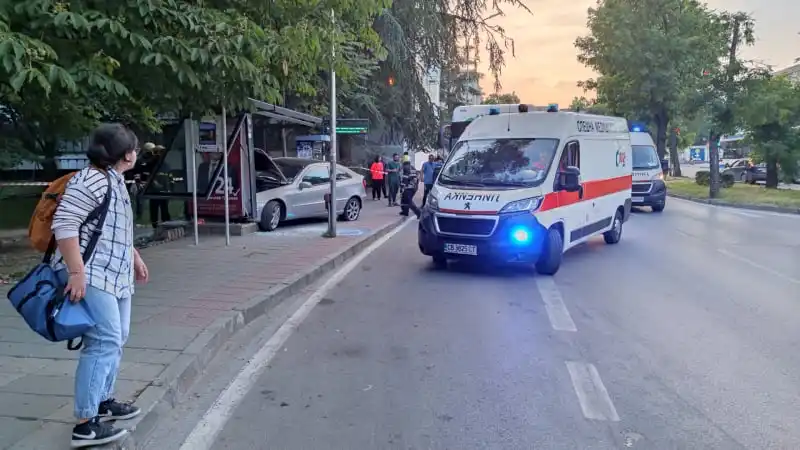 Кървав ужас във Варна: Дрифтаджия с Мерцедес премаза четирима души на спирка 