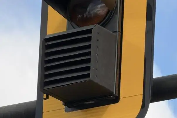 Експерти призоваха да бъдат премахнати "щорите" от светофара на Орлов мост  