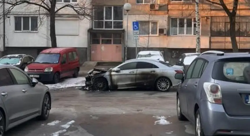 Запалиха кола в "Люлин" след неправилно паркиране