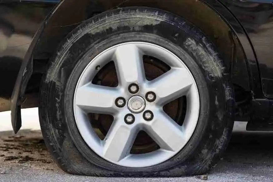 В столичния "Овча купел": Паркираш пред чужд вход, режат ги гумите  