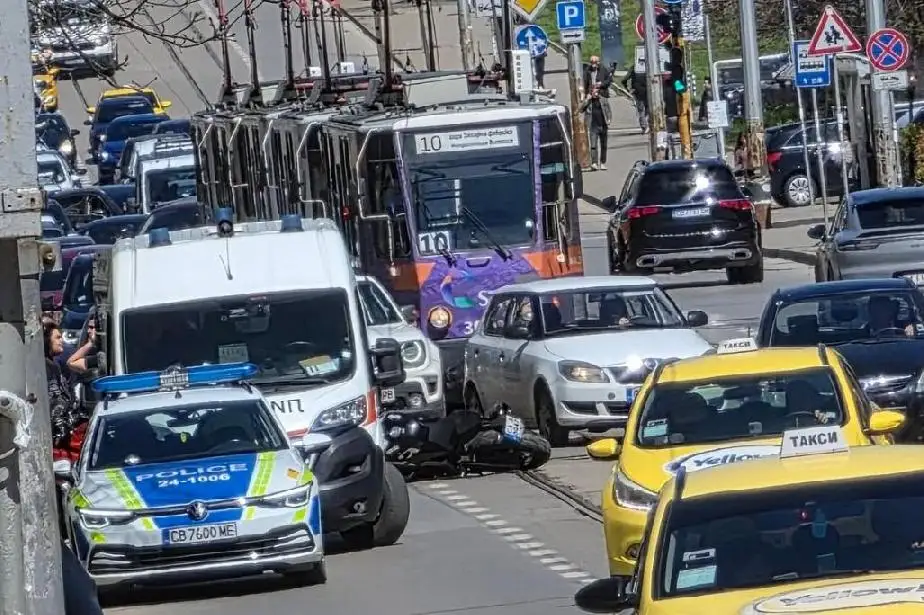 Моторист пострада на столичния бул. Черни връх