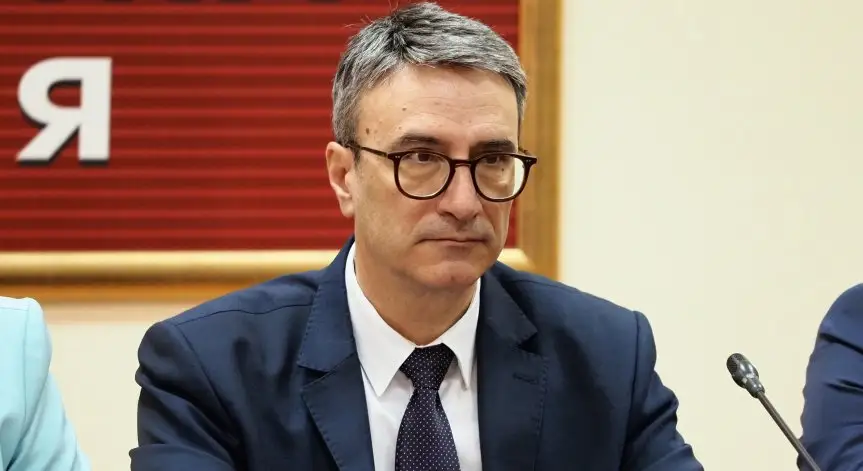 Енергийният министър: Има вариант да наложим таван на цените за горивата