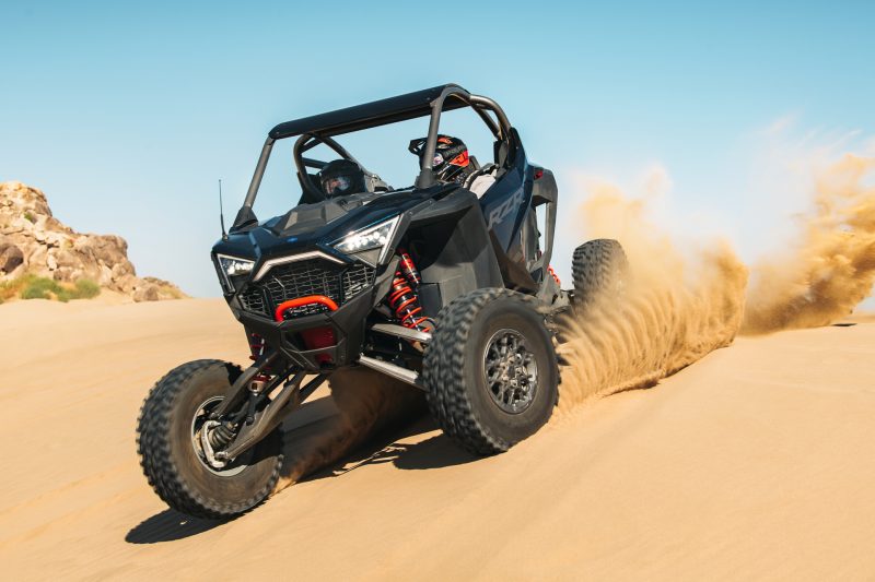 1029-2022-rzr-pro-r-ultimate-stealth-black-image-ridingsix654605257.jpg