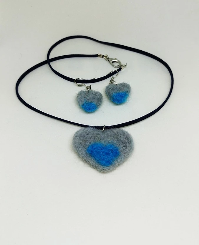ръчно изработено колие и обици сърца