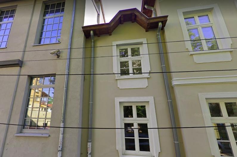 След множество сигнали на сдружение "Историческа пробуда", ремонтираха къщата на Смирненски в София.