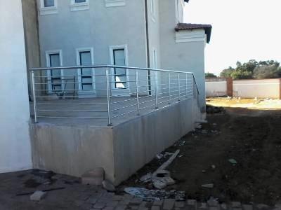 КРАЙ НА СКЪПИТЕ ИНОКСОВИ ПАРАПЕТИ