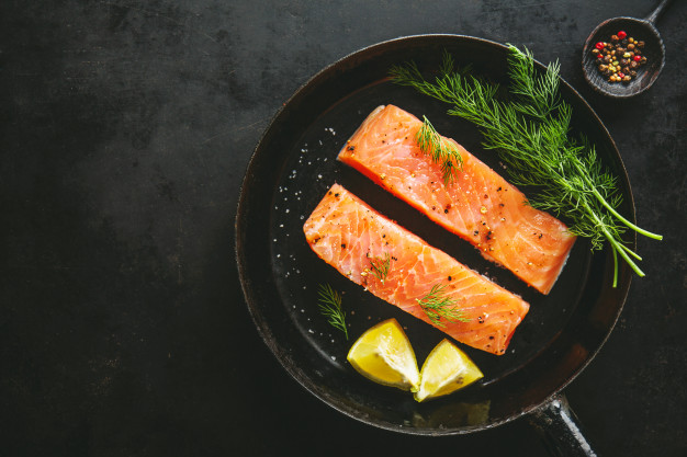 Задушена сьомга с масло 136-raw-salmon-fish-vintage-pan1220-3157.jpg