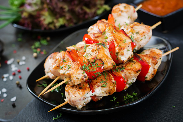 88-chicken-skewers-with-slices-sweet-peppers-dill2829-18813.jpg