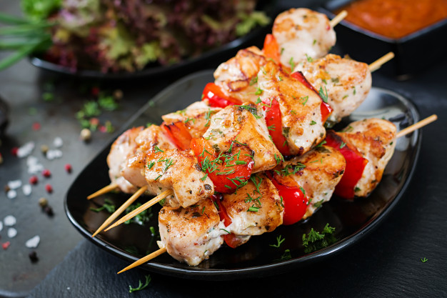Пуешки шишчета със зеленчуци 88-chicken-skewers-with-slices-sweet-peppers-dill2829-18813.jpg