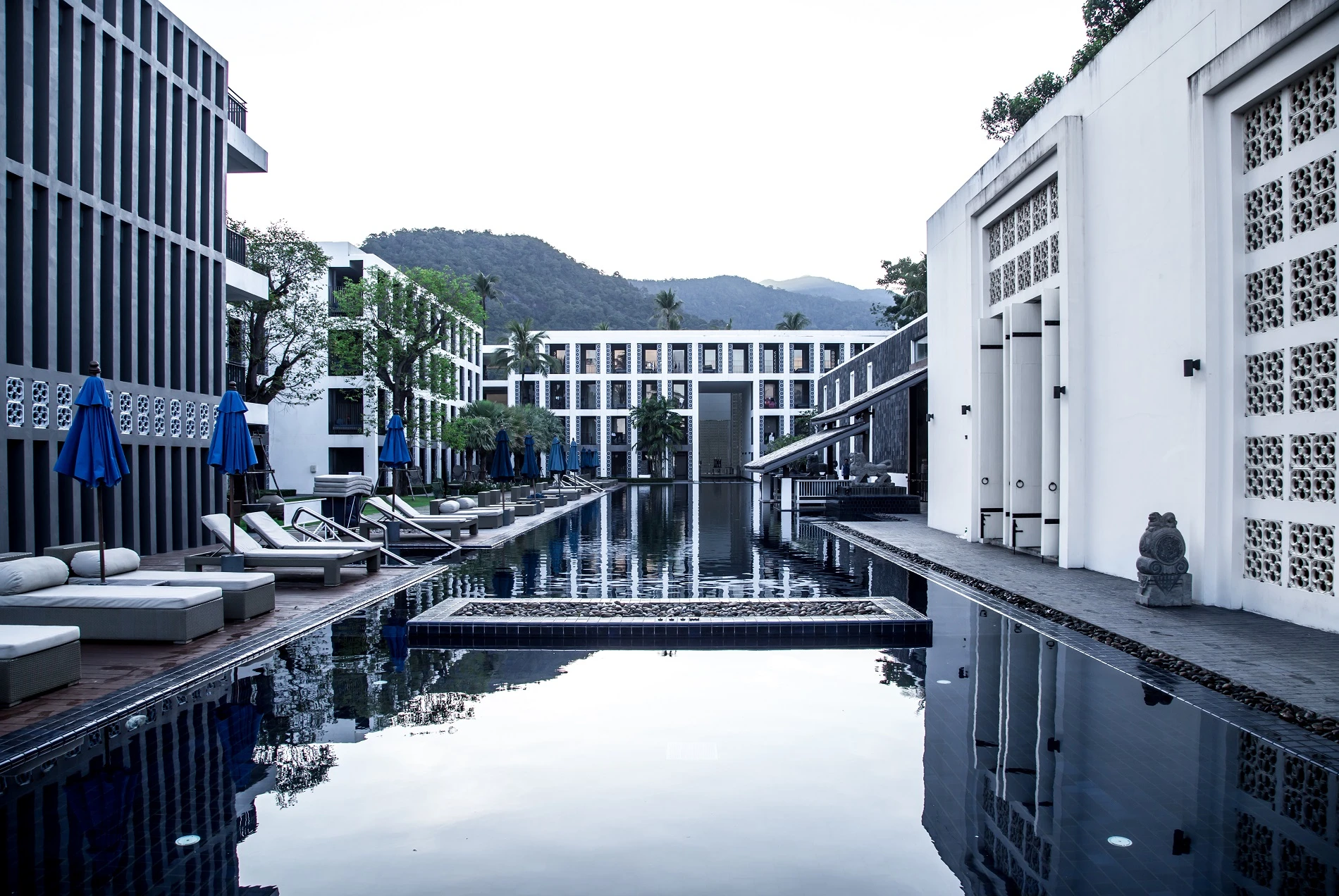 r17-hotel-with-swimming-pool-17333289277563.jpg