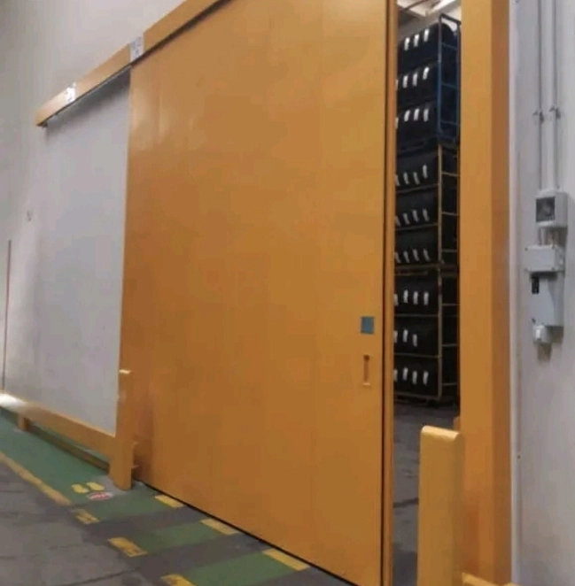 ЕДНОКРИЛА ПОЖАРОУСТОЙЧИВА ПЛЪЗГАЩА ВРАТА EI60