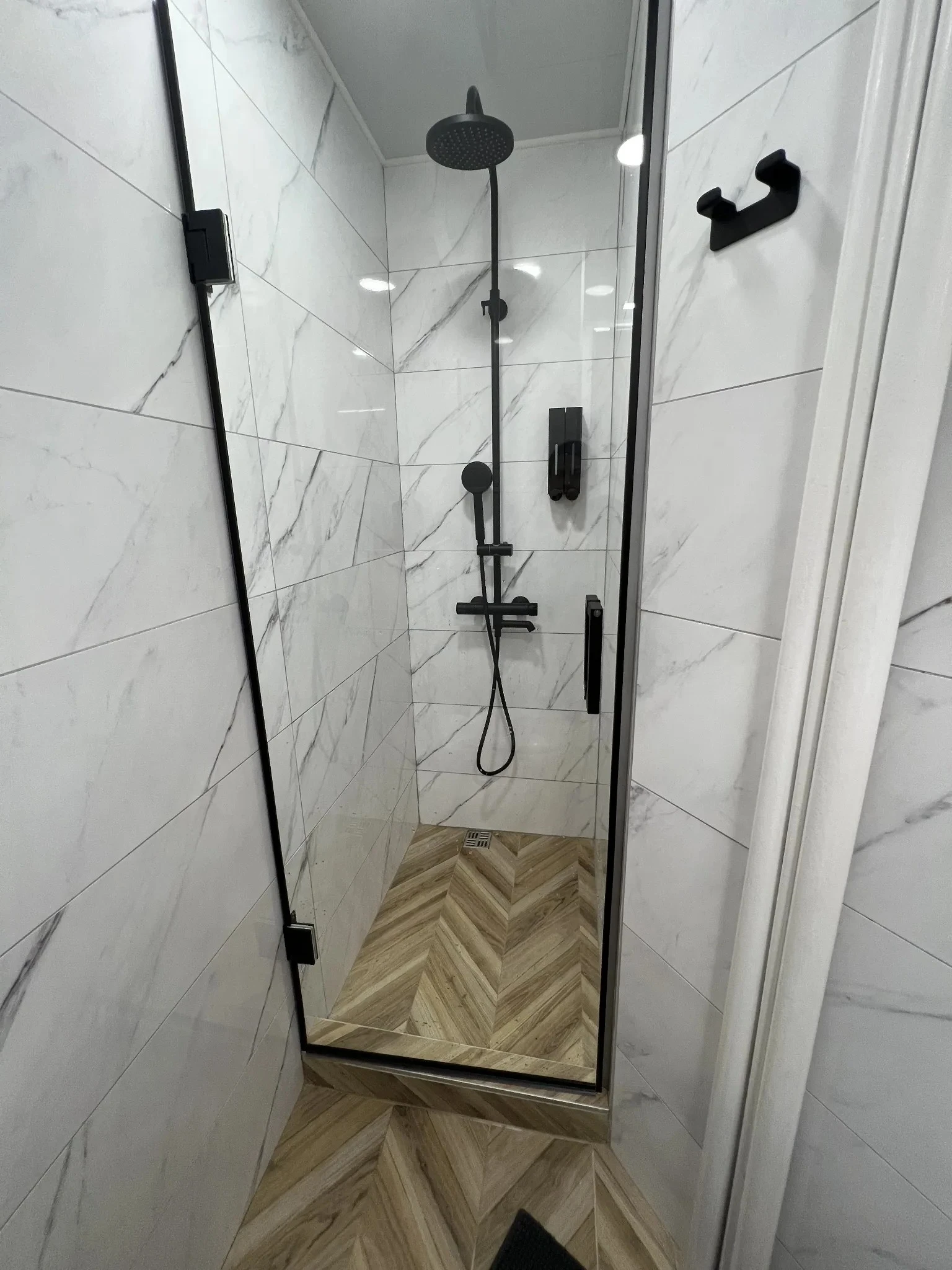242-airbnbrotated902-17747985443132.jpg