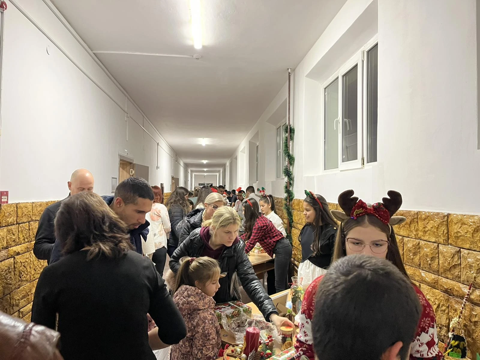 Благотворителен коледен базар