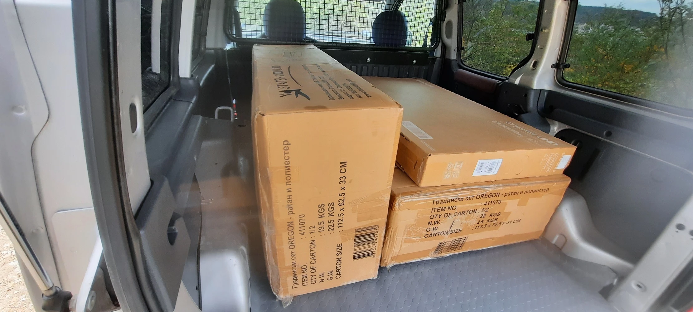 Превоз на мебели в кашони Варна.